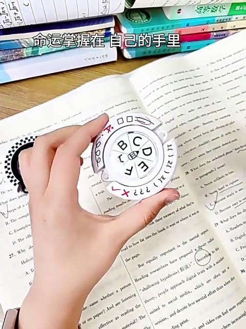 1Pcs Creative Novelty Fate Wheel Toy Collectible Figures Toys Keychain Gifts for Girls